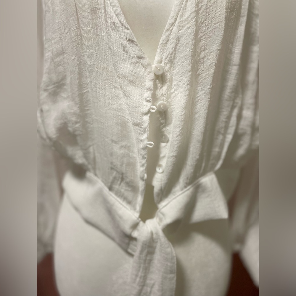 Woman’s top - Picture 2 of 3